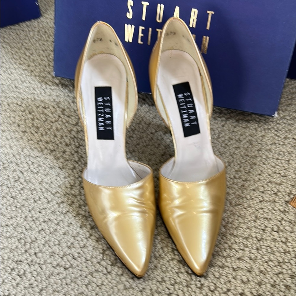 Stuart Weitzman Gold Heels Elegant Pointed-Toe. Previously worn.